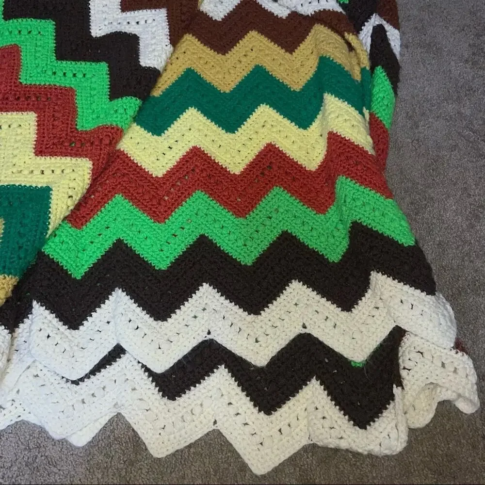 Vintage Hand Crafted Knitted Afghan Throw Granny Blanket Zig Zag Pattern